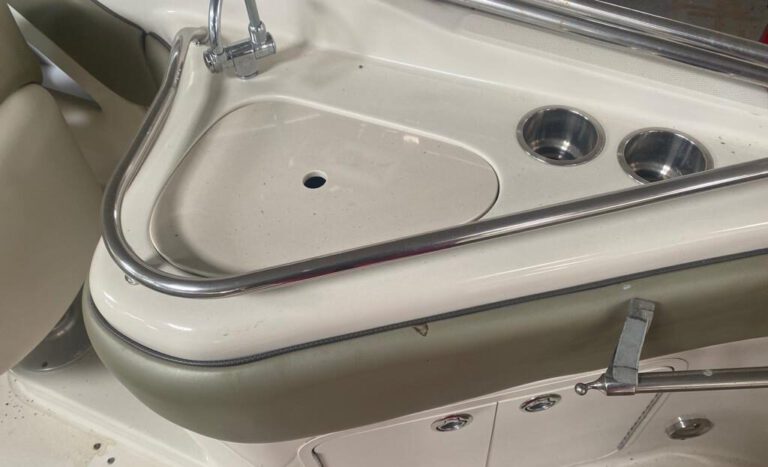 SEA RAY 240 SUNDECK