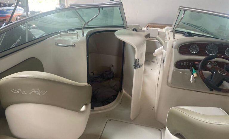 SEA RAY 240 SUNDECK