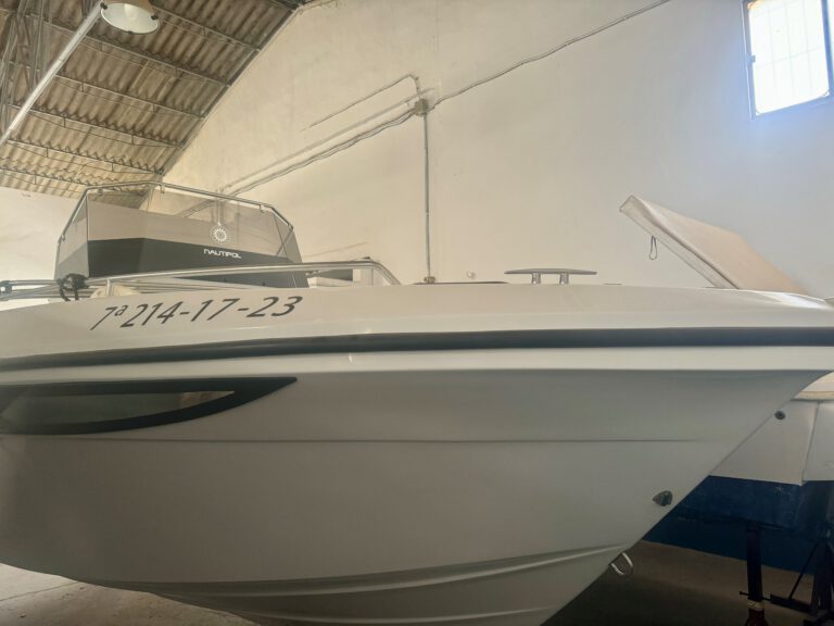 BARCO NAUTIPOL 630 SUNDECK