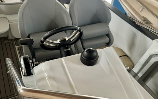 BARCO NAUTIPOL 630 SUNDECK