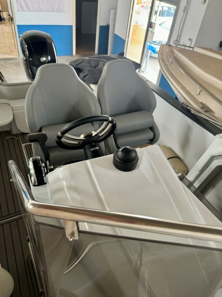 BARCO NAUTIPOL 630 SUNDECK