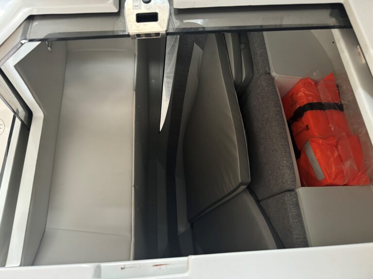 BARCO NAUTIPOL 630 SUNDECK