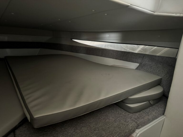 BARCO NAUTIPOL 630 SUNDECK