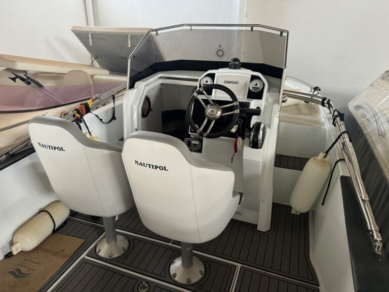 BARCO NAUTIPOL 630 SUNDECK