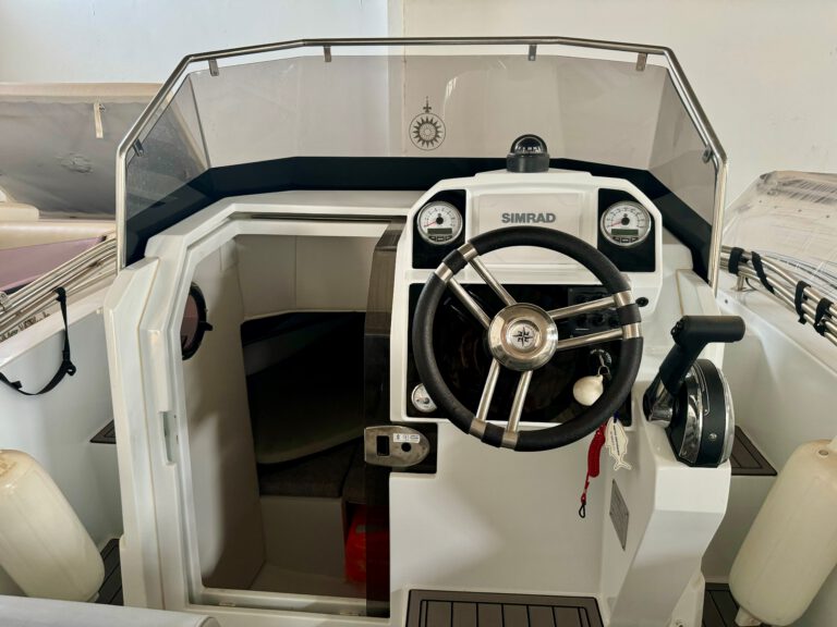 BARCO NAUTIPOL 630 SUNDECK