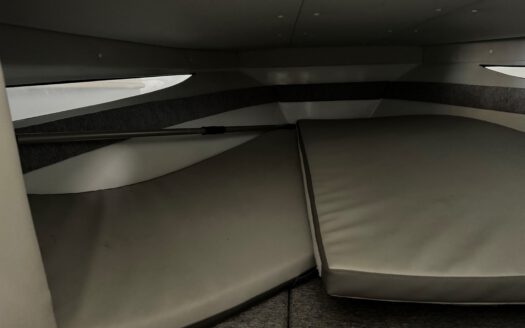 BARCO NAUTIPOL 630 SUNDECK